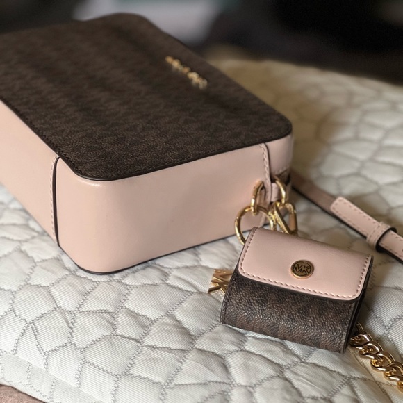 BRAND NEW. MICHEAL KORS CROSSBODY & Air Pods Case. Brown & blush Pink - Picture 5 of 12
